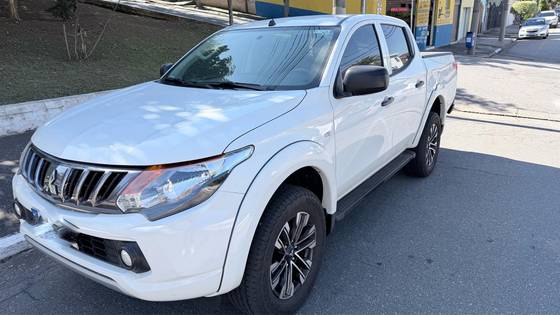 MITSUBISHI L200 TRITON 2.4 16V TURBO DIESEL GLS CD 4X4 AUTOMÁTICO